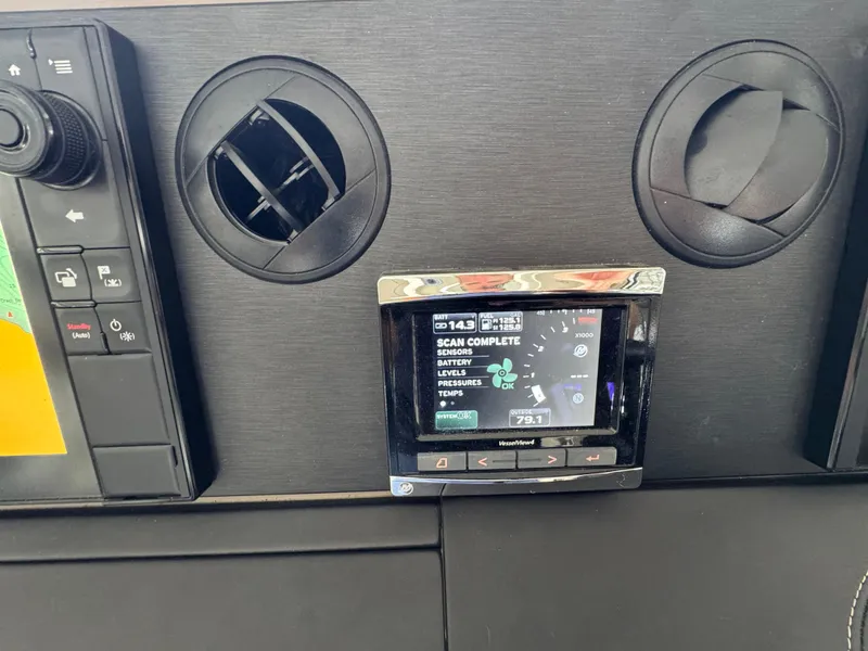 Slide: The Image of Sea Ray Sundancer 400 2017 - 59