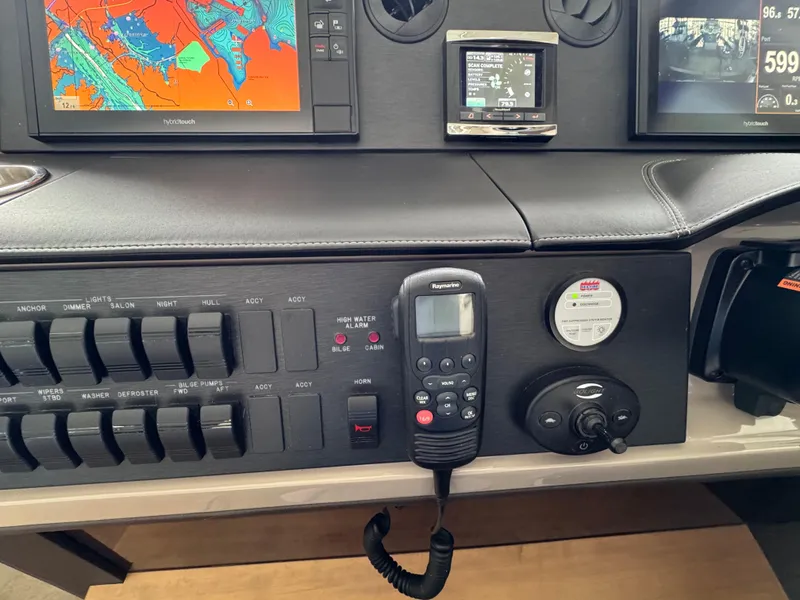 Slide: The Image of Sea Ray Sundancer 400 2017 - 63