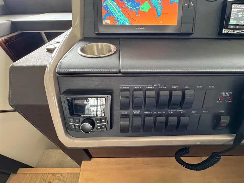 Slide: The Image of Sea Ray Sundancer 400 2017 - 64