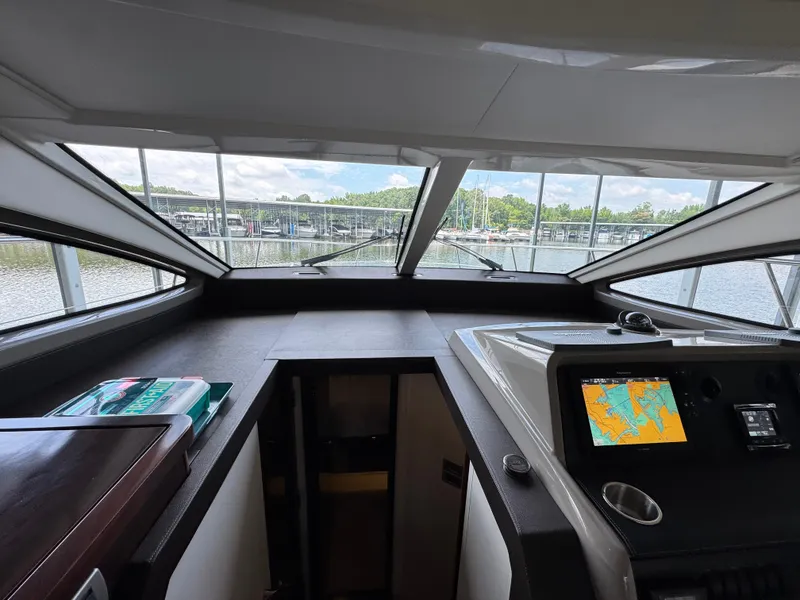 Slide: The Image of Sea Ray Sundancer 400 2017 - 66