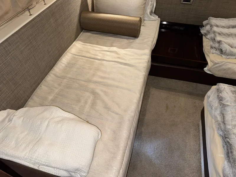 Slide: The Image of Sea Ray Sundancer 400 2017 - 72