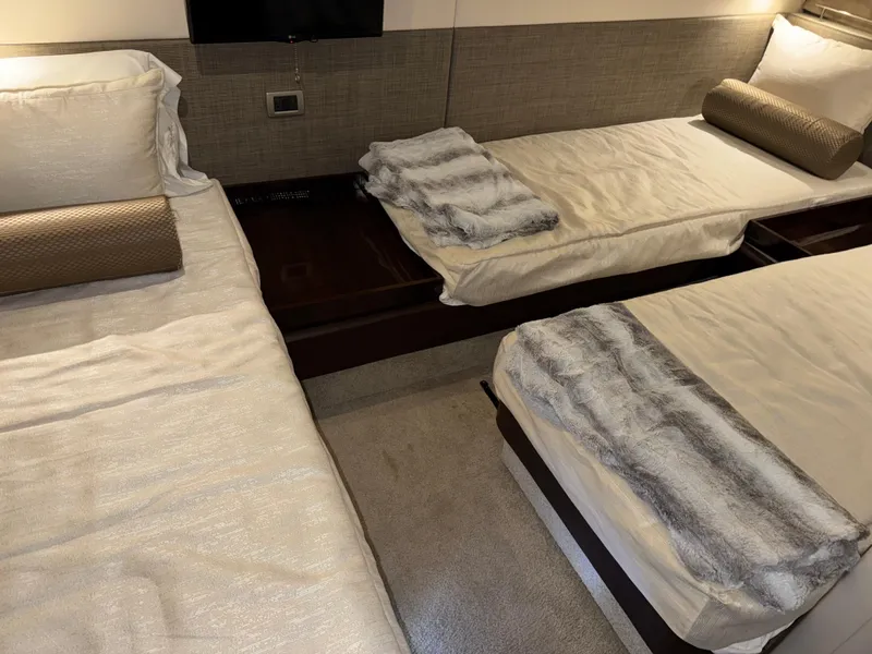 Slide: The Image of Sea Ray Sundancer 400 2017 - 74