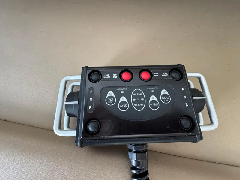 Slide: The Image of Sea Ray Sundancer 400 2017 - 85