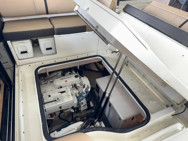 Slide: The Image of Sea Ray Sundancer 400 2017 - 89