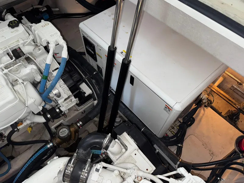 Slide: The Image of Sea Ray Sundancer 400 2017 - 95