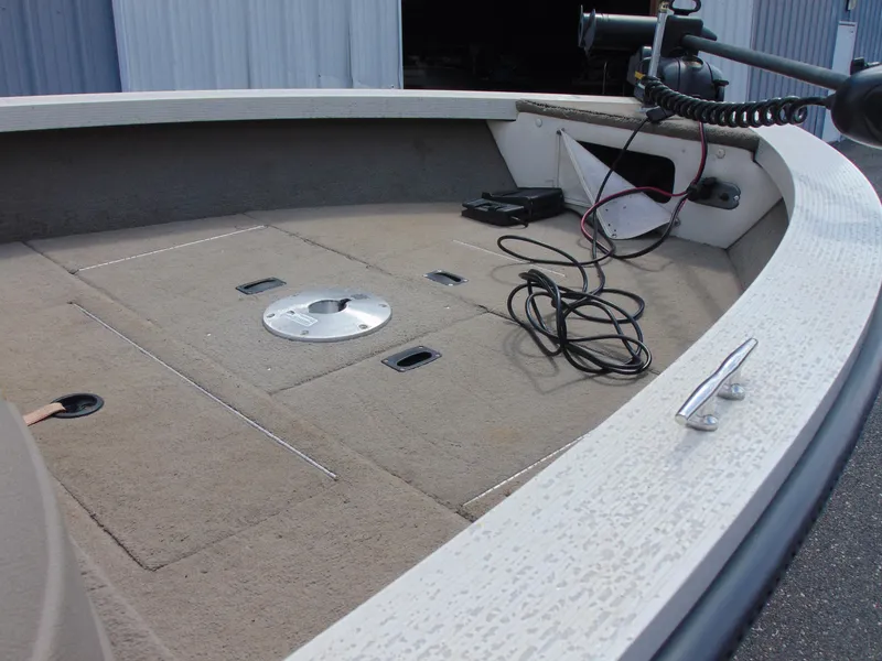 Slide: The Image of Crestliner 1700 Superhawk 2004 - 10