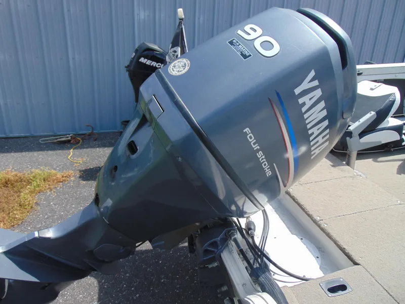 Slide: The Image of Crestliner 1700 Superhawk 2004 - 3