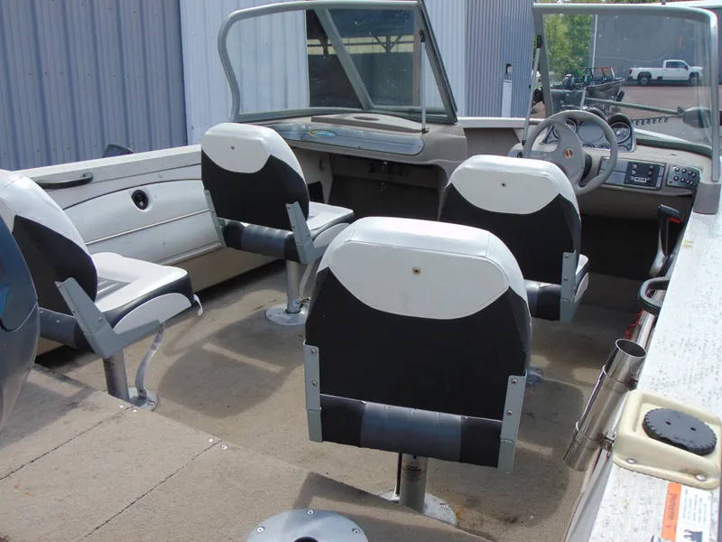 Slide: The Image of Crestliner 1700 Superhawk 2004 - 4