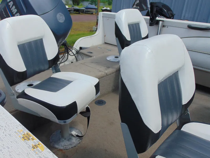 Slide: The Image of Crestliner 1700 Superhawk 2004 - 6