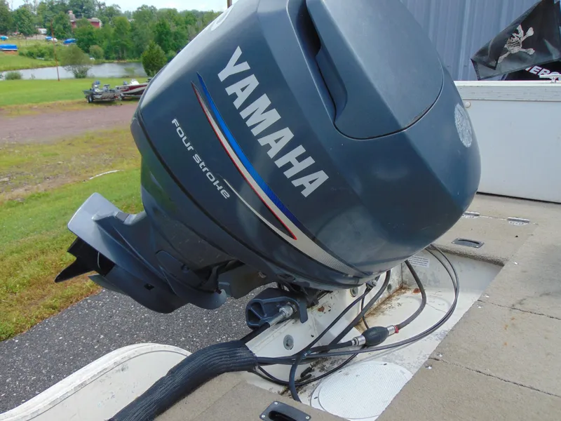 Slide: The Image of Crestliner 1700 Superhawk 2004 - 7