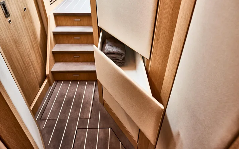 Slide: The Image of Bestevaer 53 MY - 28