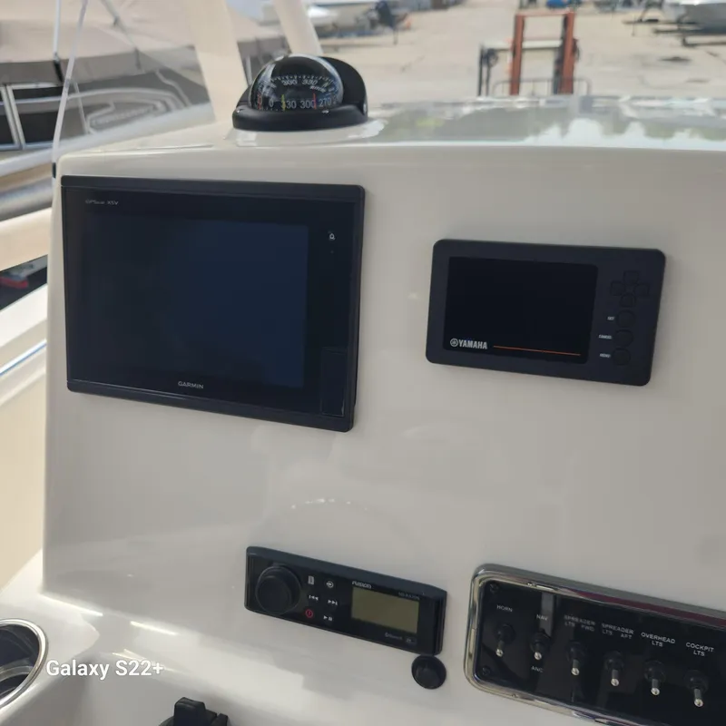 Slide: The Image of 2018 Cobia 261 Center Console dashboard with Garmin and Yamaha displays. - 16