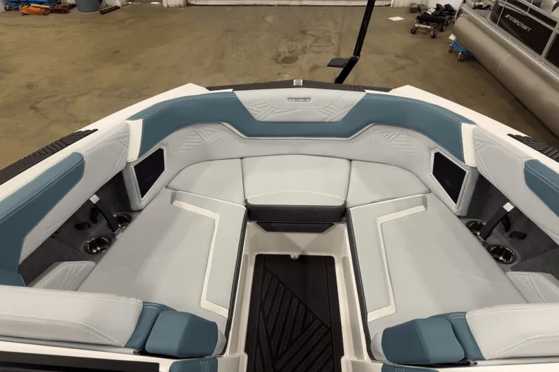 Slide: The Image of MasterCraft XStar 2025 - 60