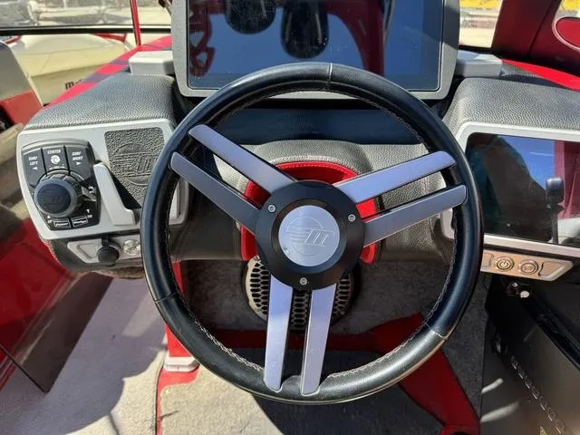 Slide: The Image of Malibu Wakesetter 22 VLX 2015 - 12