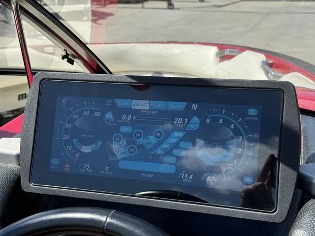 Slide: The Image of Malibu Wakesetter 22 VLX 2015 - 13