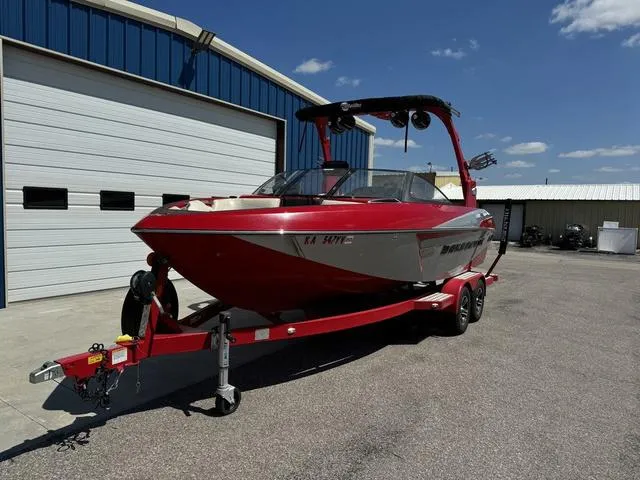 Slide: The Image of Malibu Wakesetter 22 VLX 2015 - 2