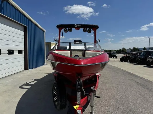 Slide: The Image of Malibu Wakesetter 22 VLX 2015 - 3