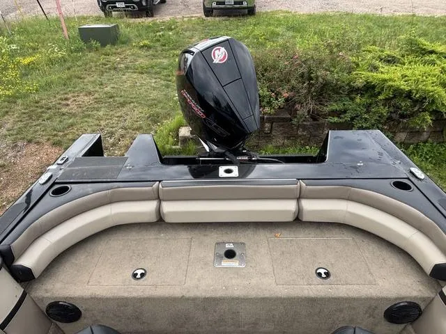 Slide: The Image of Crestliner 1950 Sportfish 2020 - 14