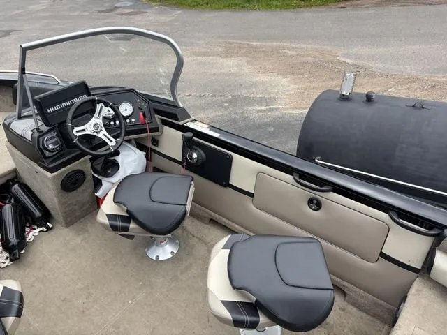 Slide: The Image of Crestliner 1950 Sportfish 2020 - 16