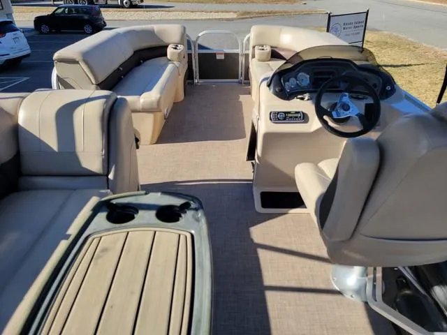 Slide: The Image of Sun Tracker Party Barge 20 DLX 2019 - 13