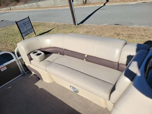 Slide: The Image of Sun Tracker Party Barge 20 DLX 2019 - 9