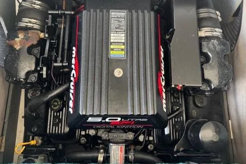 Slide: The Image of 1998 Sea Ray 210 Signature engine, MerCruiser 5.0L V8, top view. - 5