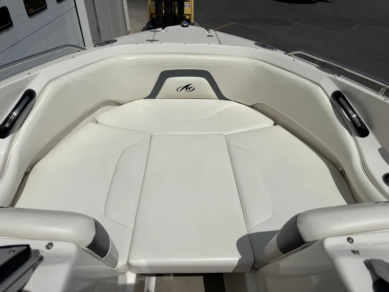 Slide: The Image of Monterey 224FS 2011 - 4