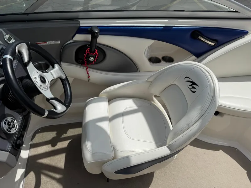 Slide: The Image of Monterey 224FS 2011 - 6