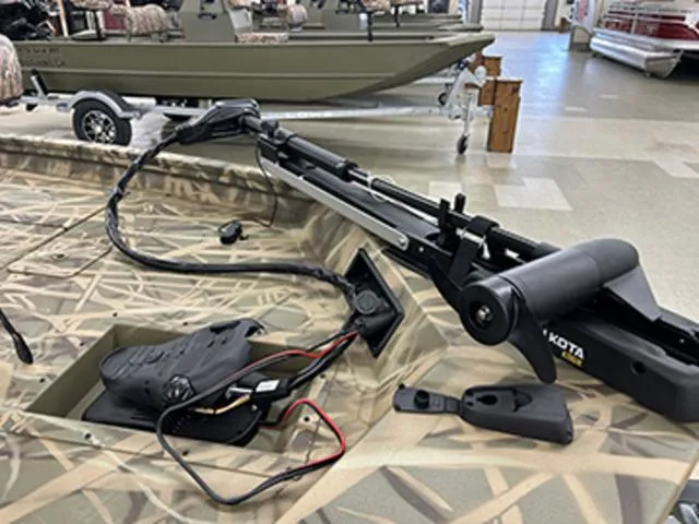 Slide: The Image of Lowe Stinger 175C 2025 - 3