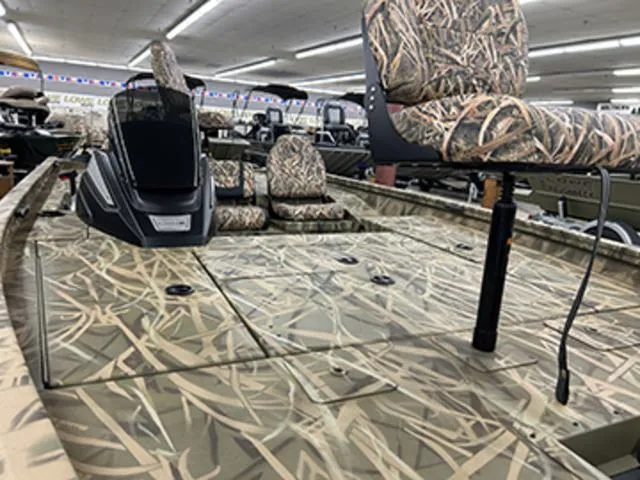 Slide: The Image of Lowe Stinger 175C 2025 - 4