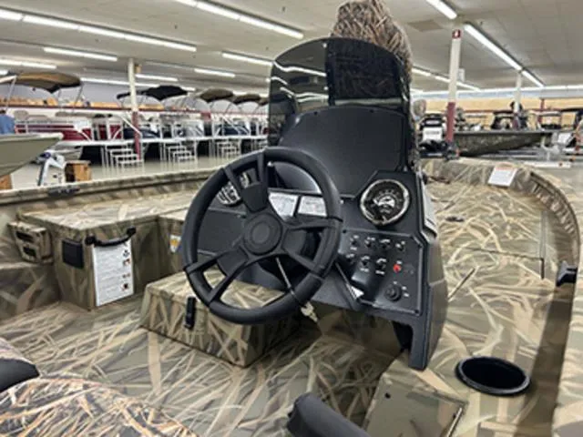 Slide: The Image of Lowe Stinger 175C 2025 - 6