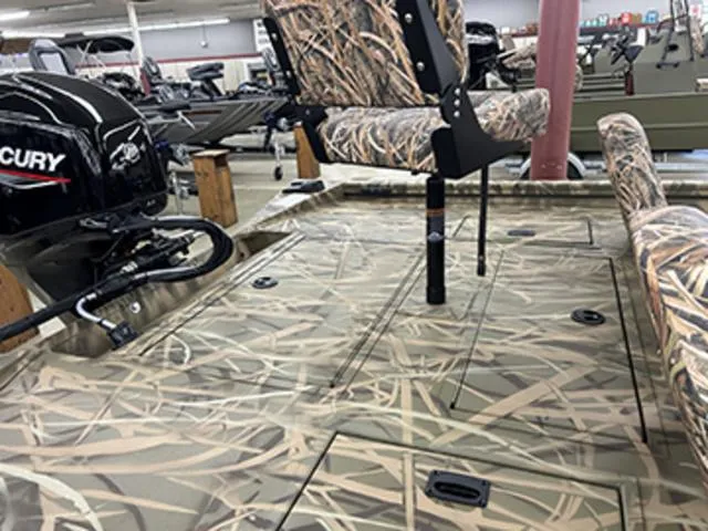 Slide: The Image of Lowe Stinger 175C 2025 - 7