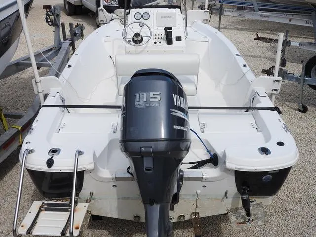 Slide: The Image of 2009 NauticStar 1810 Nautic Bay boat with Yamaha 115 engine, rear view. - 7
