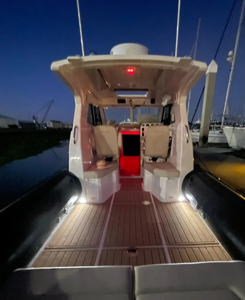 Slide: The Image of FACTORY STOCK PHOTO - ALIKE MODEL - 19