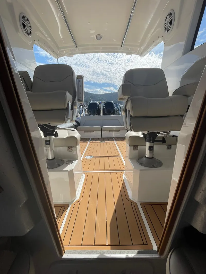 Slide: The Image of FACTORY STOCK PHOTO - ALIKE MODEL - 9