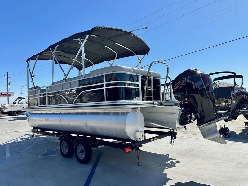 Slide: The Image of Lowe SS210 w/ 115HP Mercury Pro XS! 2019 - 5