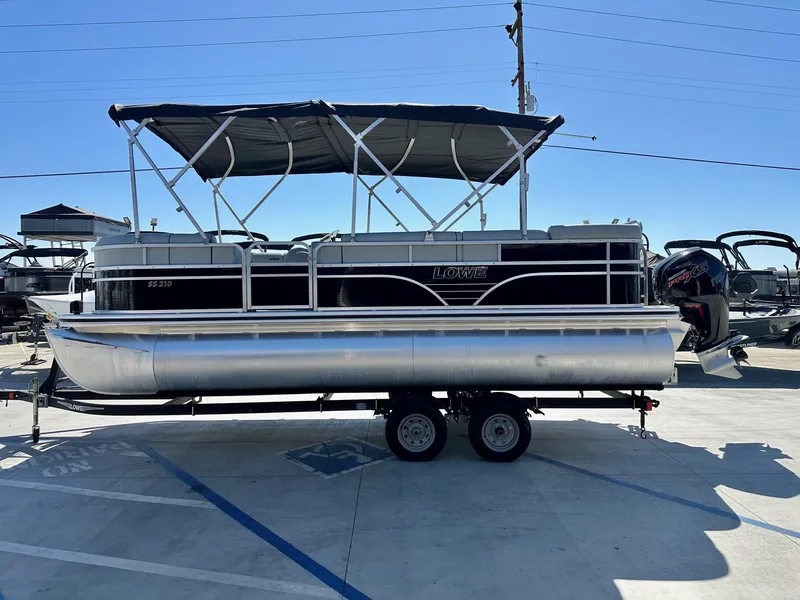 Slide: The Image of Lowe SS210 w/ 115HP Mercury Pro XS! 2019 - 7