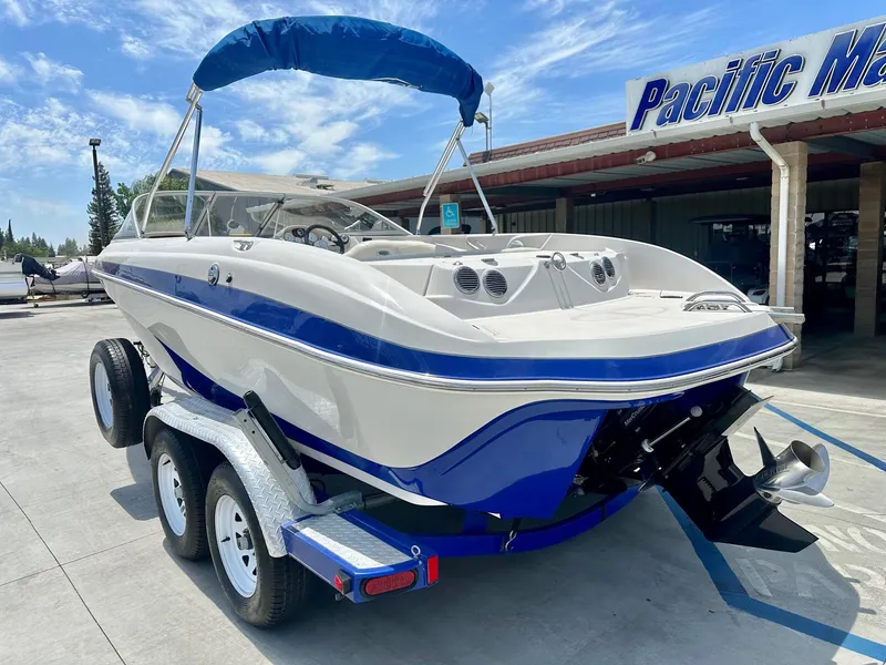 Slide: The Image of Tracker Tahoe Q7 SSi 2011 - 12