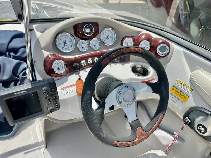 Slide: The Image of Tracker Tahoe Q7 SSi 2011 - 6