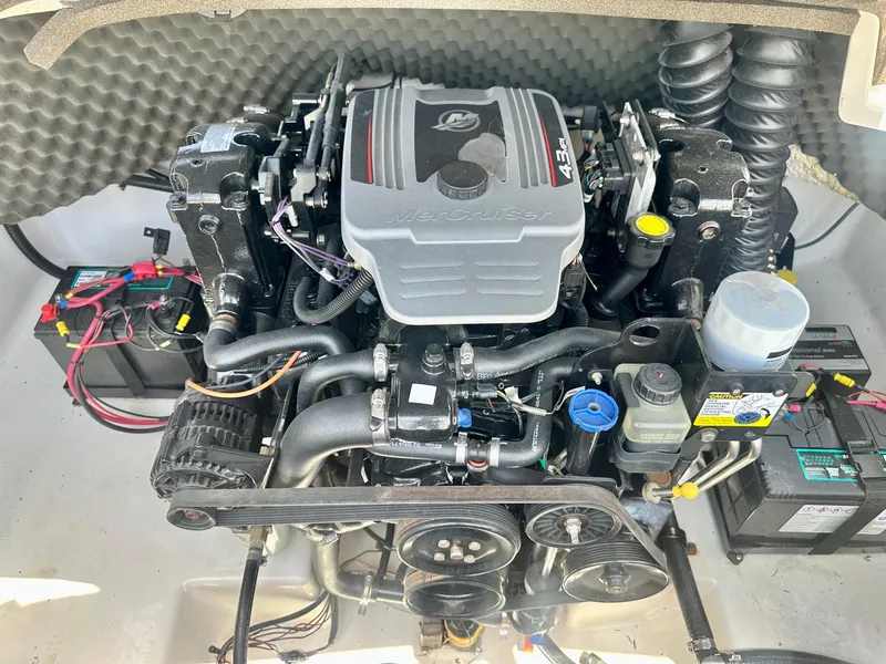 Slide: The Image of Tracker Tahoe Q7 SSi 2011 - 9