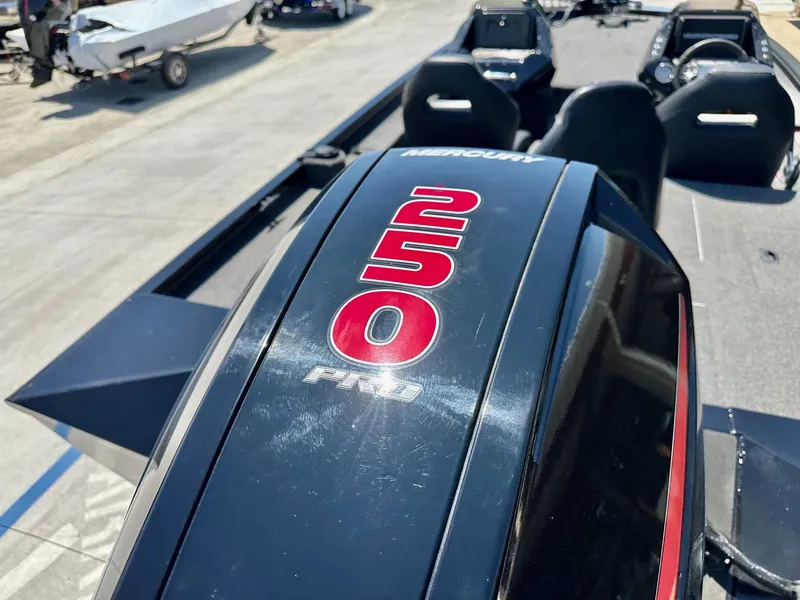 Slide: The Image of Crestliner MX 21 w/ 250HP Pro XS! 2021 - 10