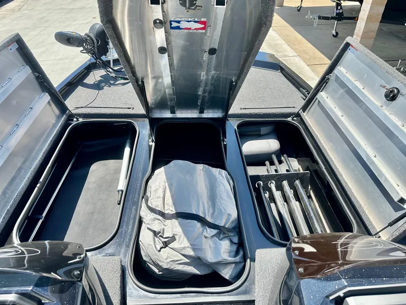 Slide: The Image of Crestliner MX 21 w/ 250HP Pro XS! 2021 - 12