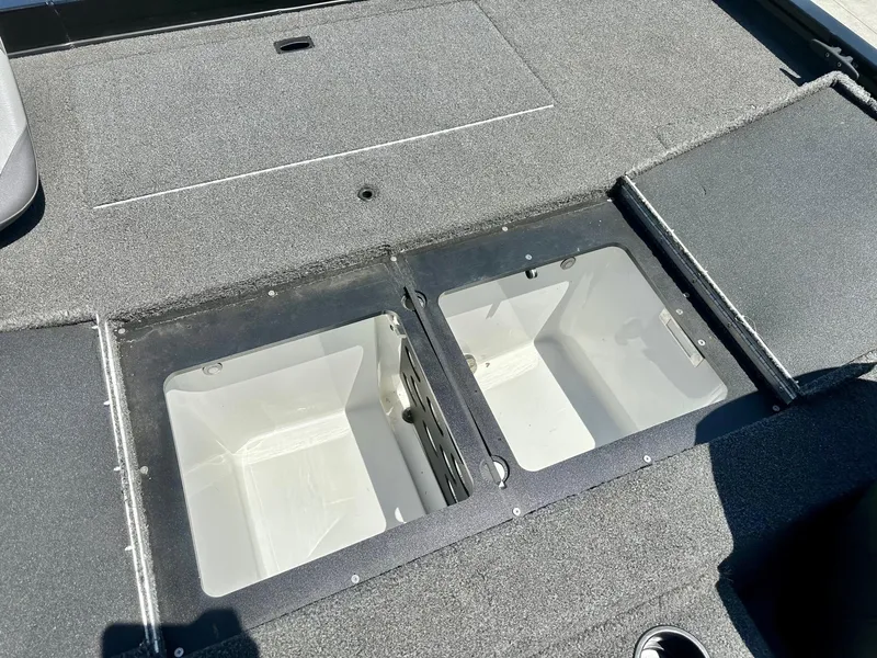 Slide: The Image of Crestliner MX 21 w/ 250HP Pro XS! 2021 - 15