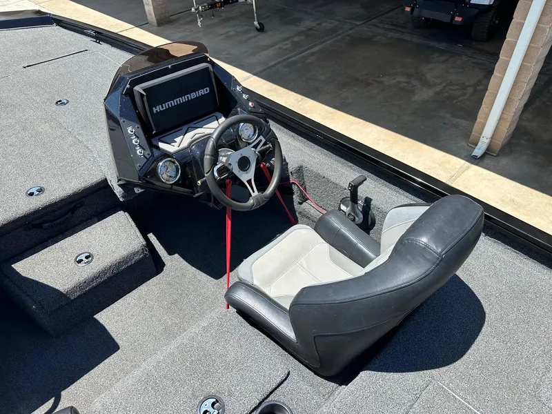 Slide: The Image of Crestliner MX 21 w/ 250HP Pro XS! 2021 - 4