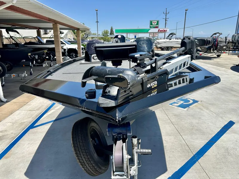 Slide: The Image of Crestliner MX 21 w/ 250HP Pro XS! 2021 - 8