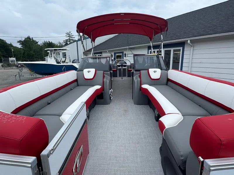 Slide: The Image of Tahoe Cascade - 27 FT Quad Lounge Windshield 2025 - 2