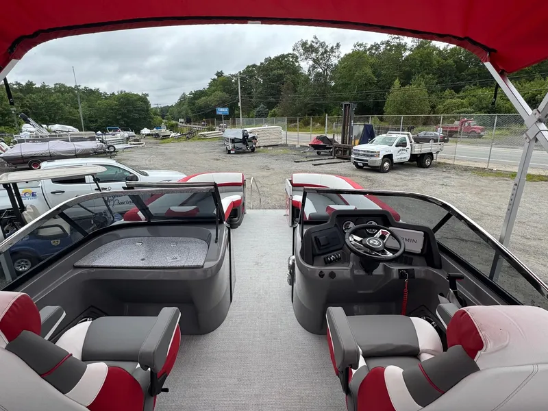 Slide: The Image of Tahoe Cascade - 27 FT Quad Lounge Windshield 2025 - 3