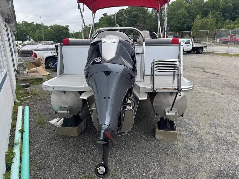 Slide: The Image of Tahoe Cascade - 27 FT Quad Lounge Windshield 2025 - 5