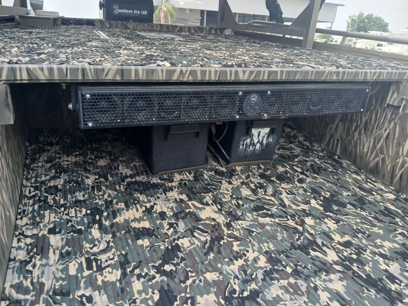 Slide: The Image of Gator Trax 17X54 2014 - 7