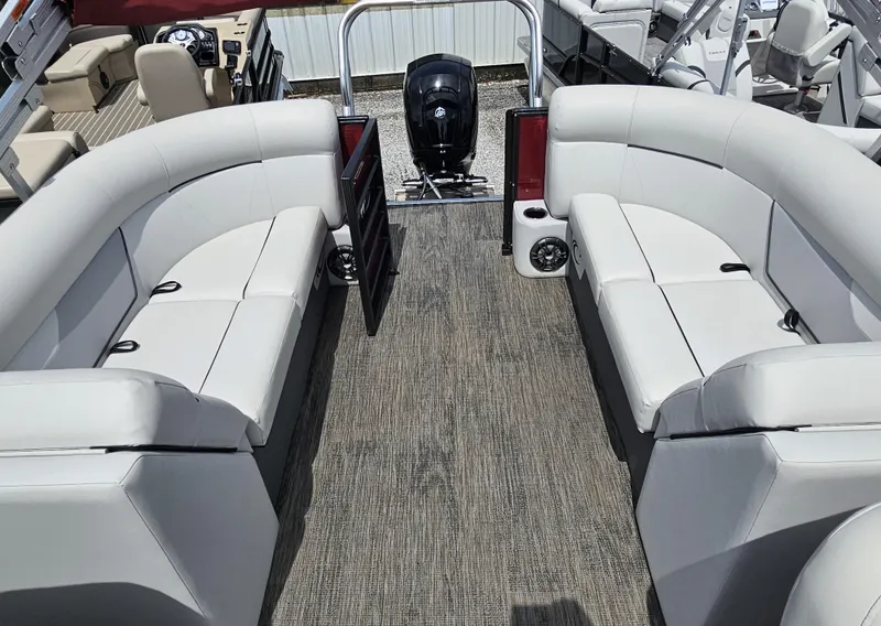 Slide: The Image of Crest Classic LX 220 2022 - 4